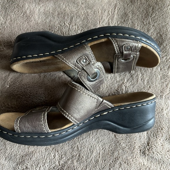 Clarks Bendable Wedge Sandal   Women 9W Metallic Brown Comfortable - Picture 5 of 8